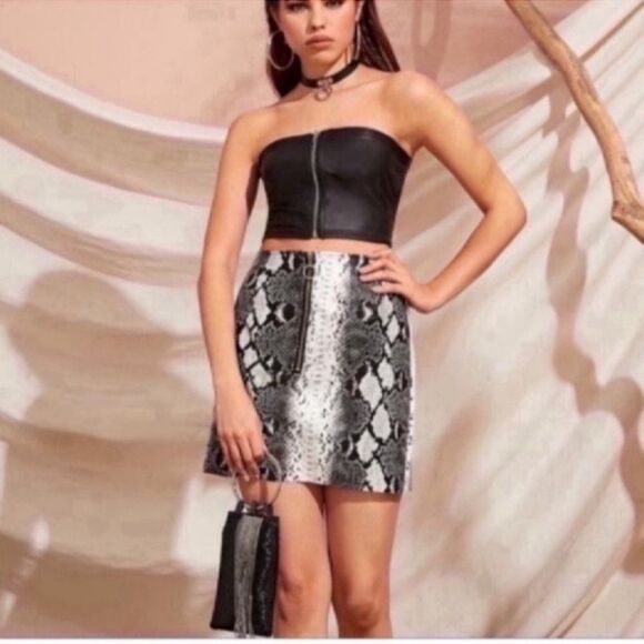 NWOT Snake Print Skirt  Size Small - Picture 8 of 9